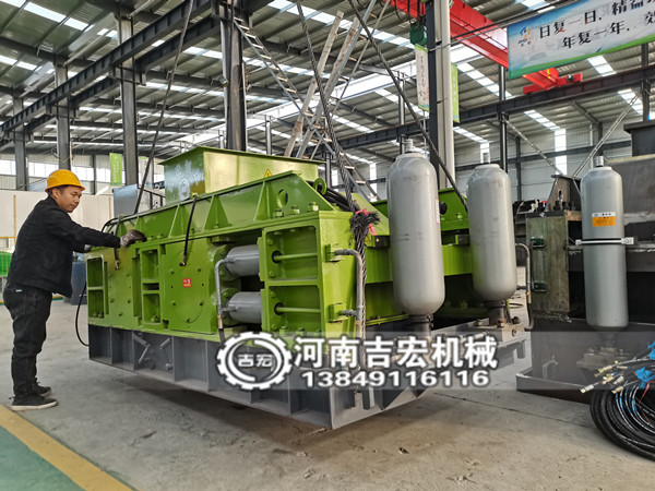 無錘頭設(shè)計(jì)對(duì)輥制砂機(jī)-砂石廠老板們的賺錢利器！