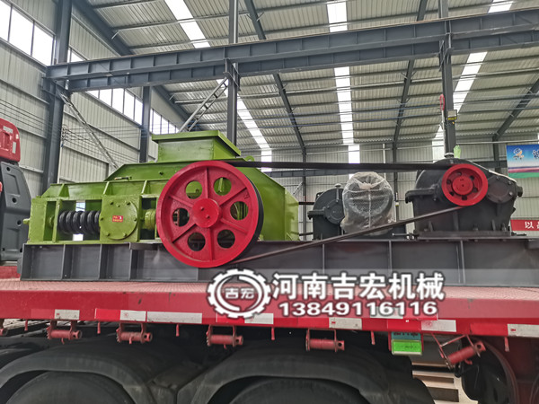 城市道路改造中废旧柏油路面破碎方案——双齿辊破碎机核心技术解读！