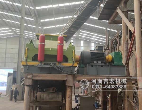 粒度精準(zhǔn)控制：金尾礦對輥破碎機(jī)如何實現(xiàn)高效回收的“關(guān)鍵一步”！